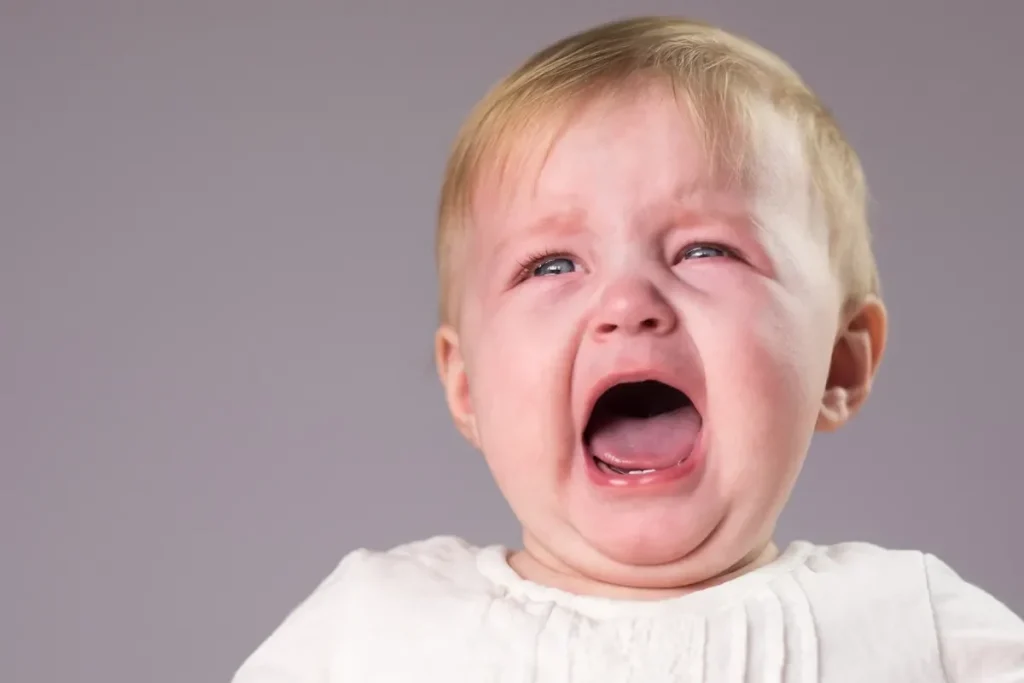 bebe-15-mois-se-reveille-en-hurlant-inconsolable-que-faire